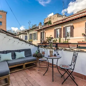 Maya Rhome Trastevere Roma
